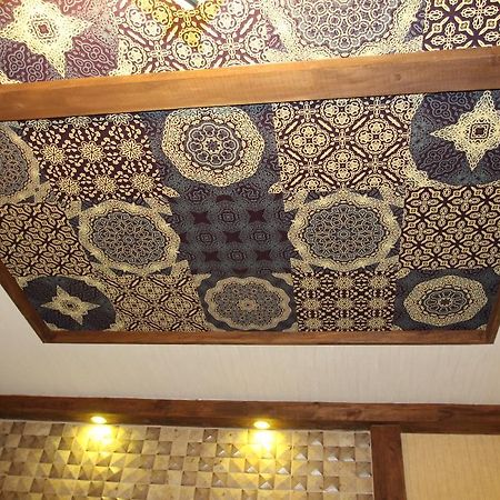 Delphin Guest House Bishkek Esterno foto