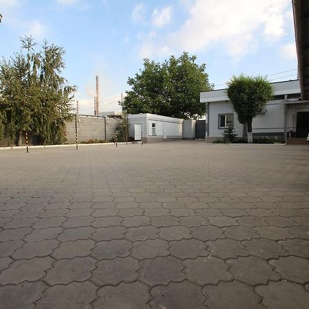 Delphin Guest House Bishkek Esterno foto