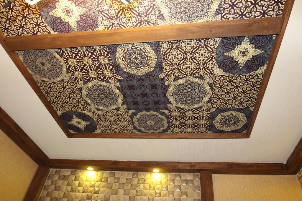 Delphin Guest House Bishkek Esterno foto