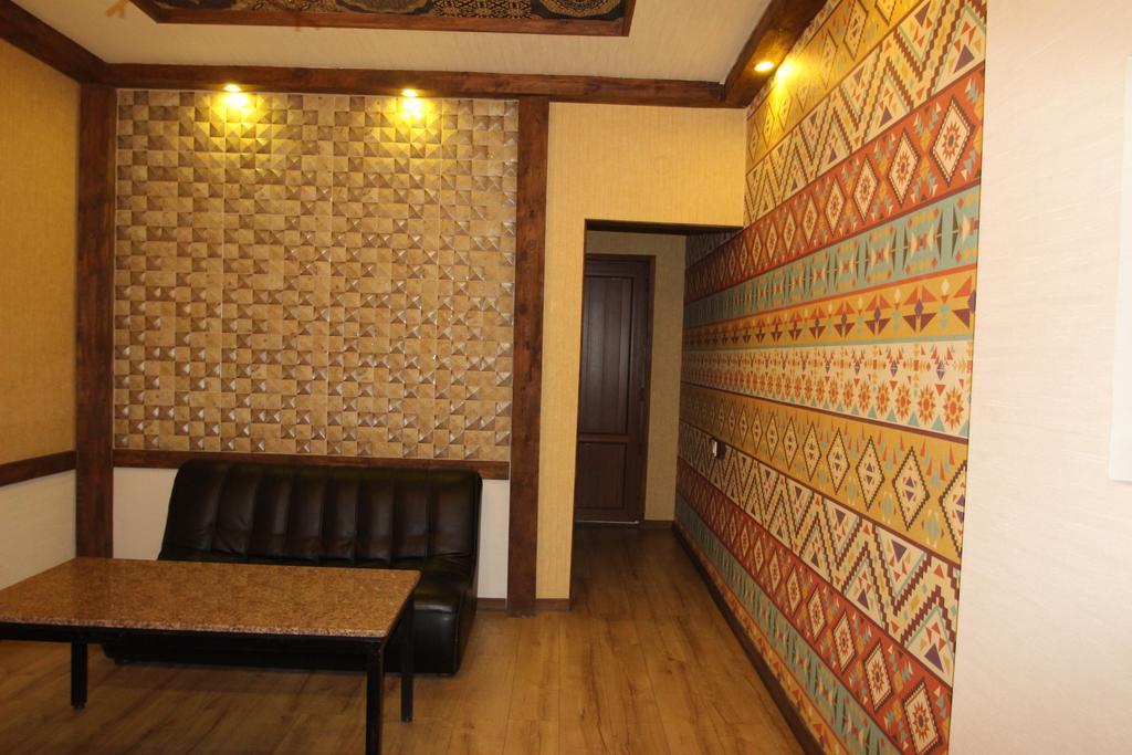 Delphin Guest House Bishkek Esterno foto